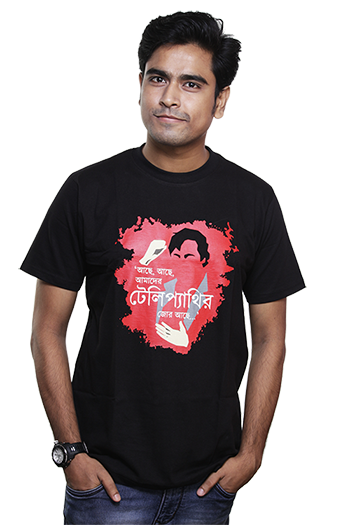 Model wearing the weRbangali Feluda telepathy graphic t-shirt