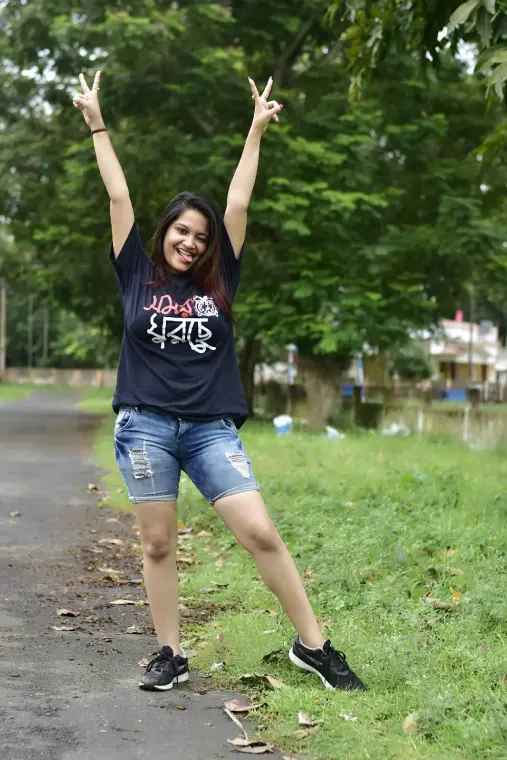 A weRbangali customer wearing a Bengali graphic tee